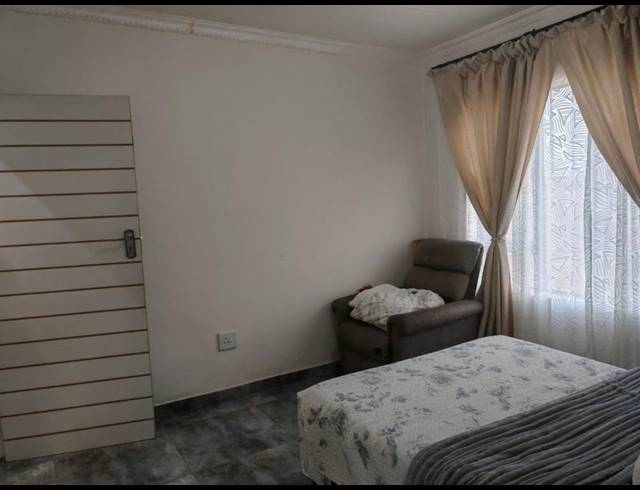 3 BEDROOM HOUSE FOR SALE IN FLORA PARK